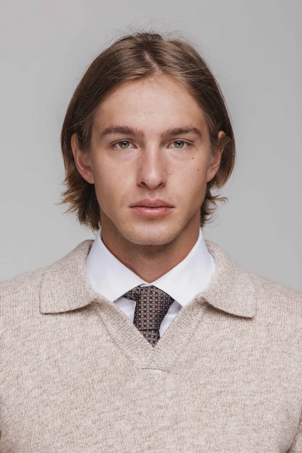 Alain Delon maglione beige scollo a V in lana