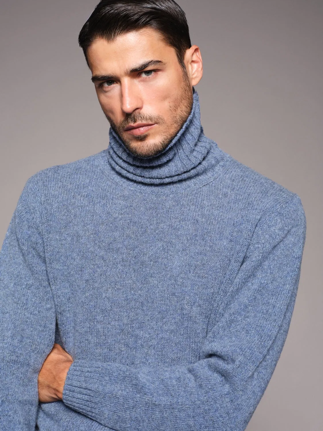 Caruso dolcevita lana Shetland blu a costine