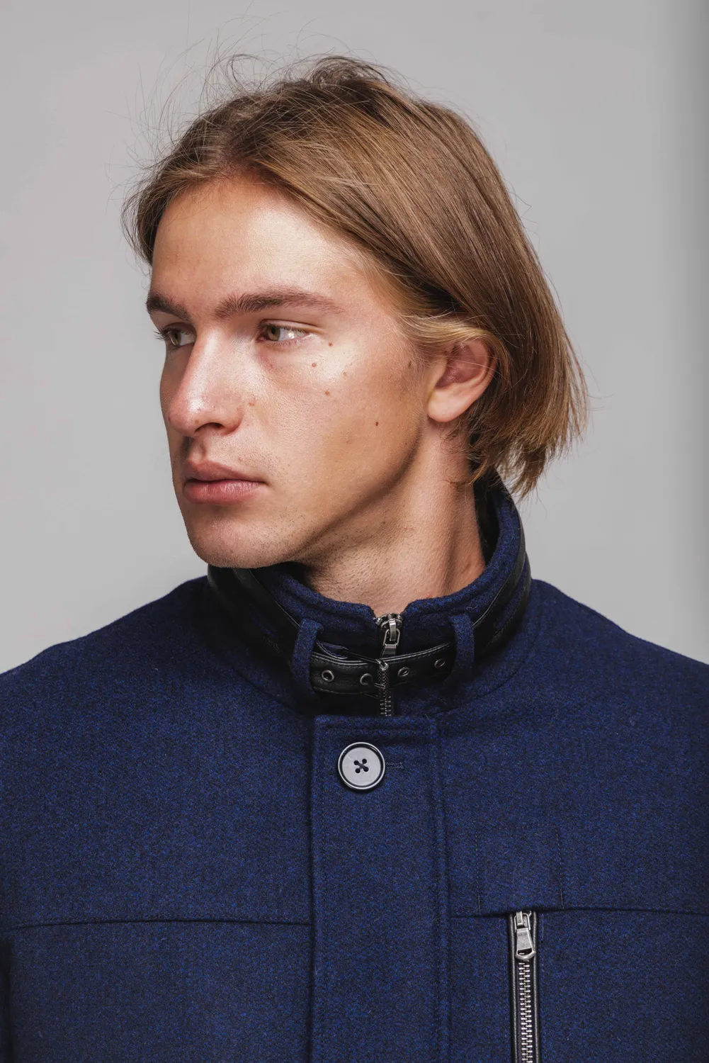 Alain Delon cappotto blu collo alto zip e bottoni
