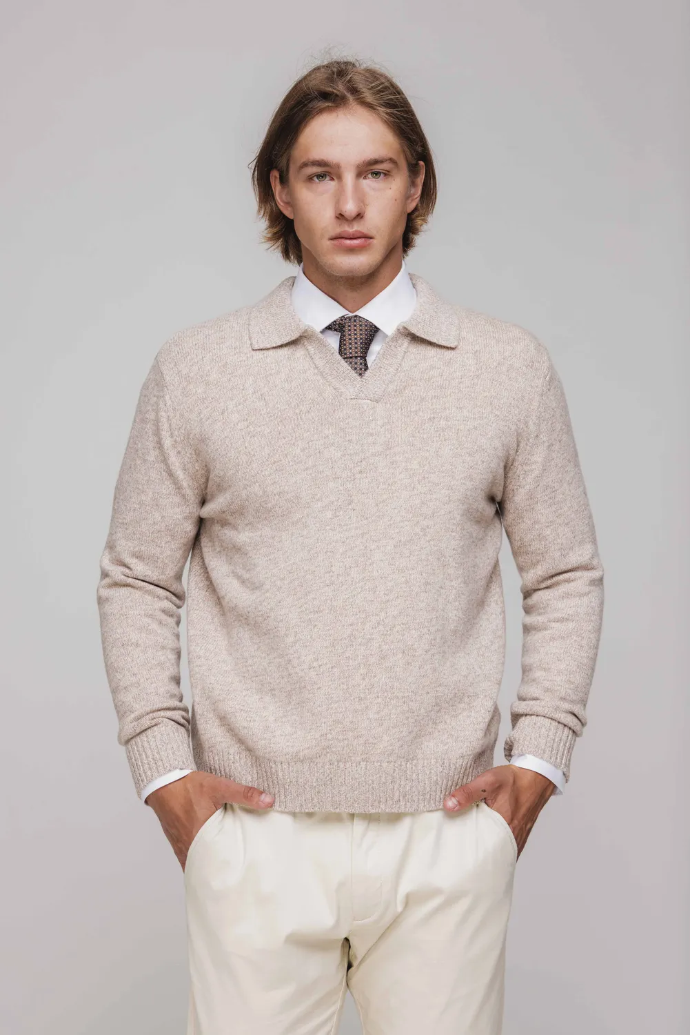 Alain Delon maglione beige scollo a V in lana