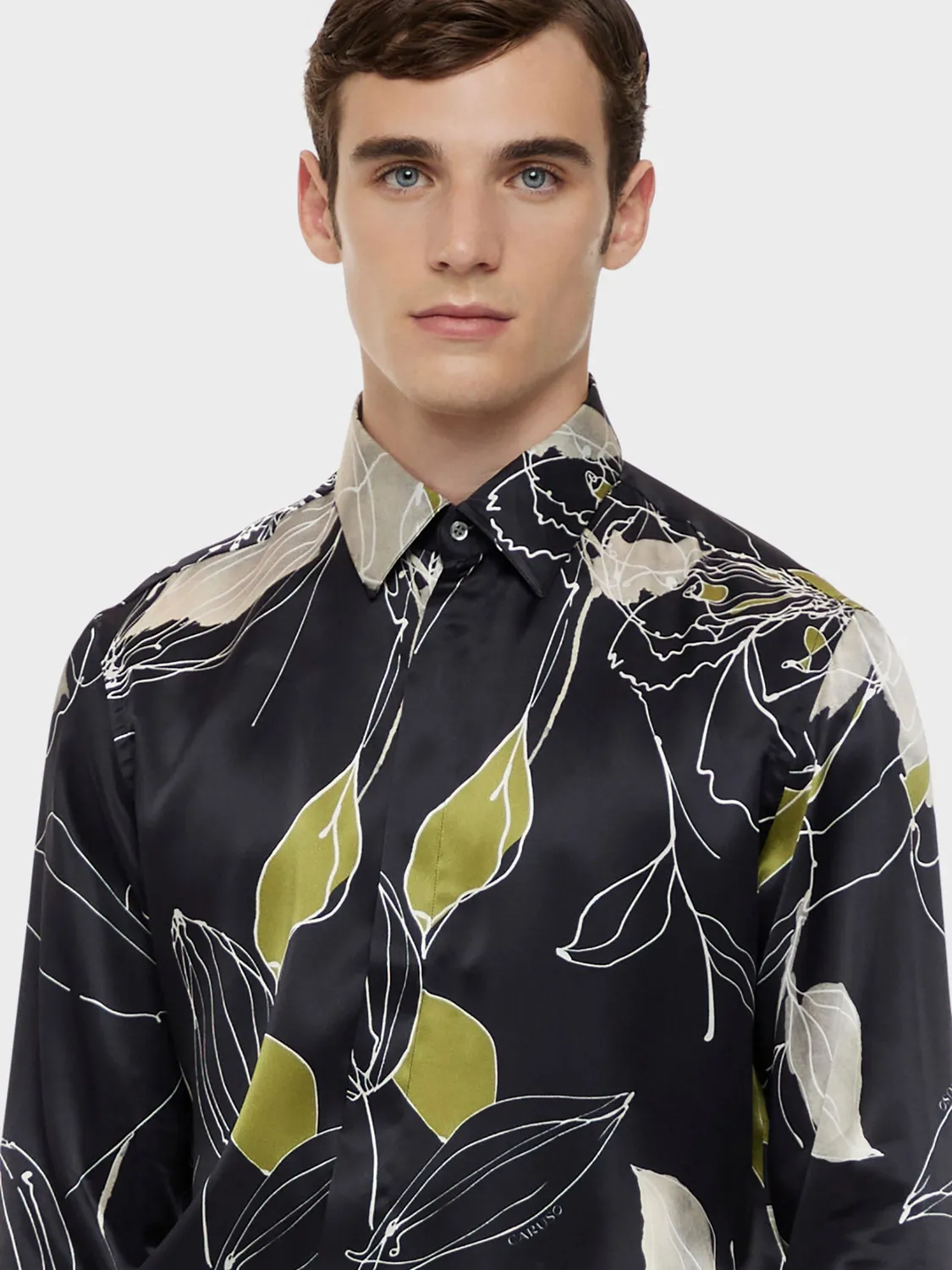 Caruso camicia in seta floreale nera motivo verde