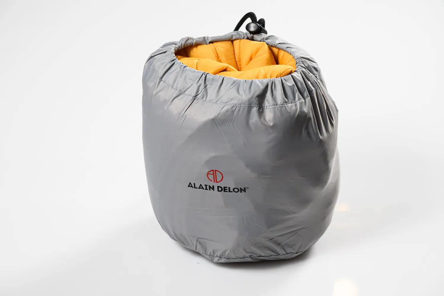 Alain Delon gilet trapuntato giallo con zip e sacca