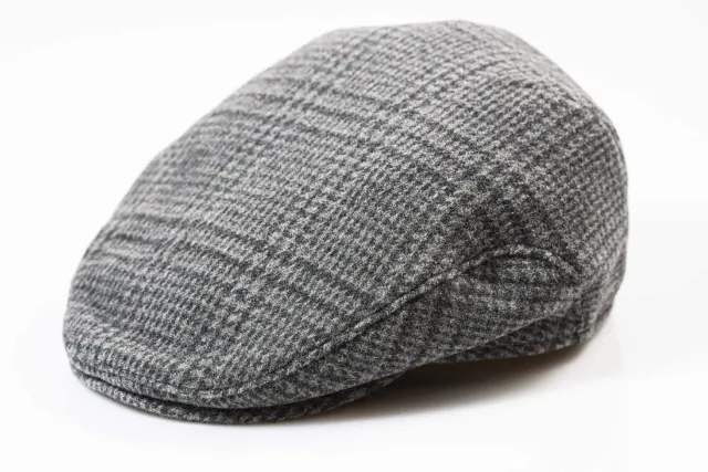Alain Delon cappello lana a quadri invernale 59